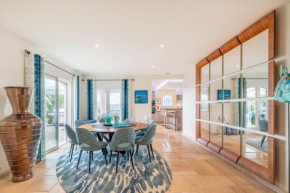 Magnificent house with swimming pool and sea view 15 minutes from Cannes